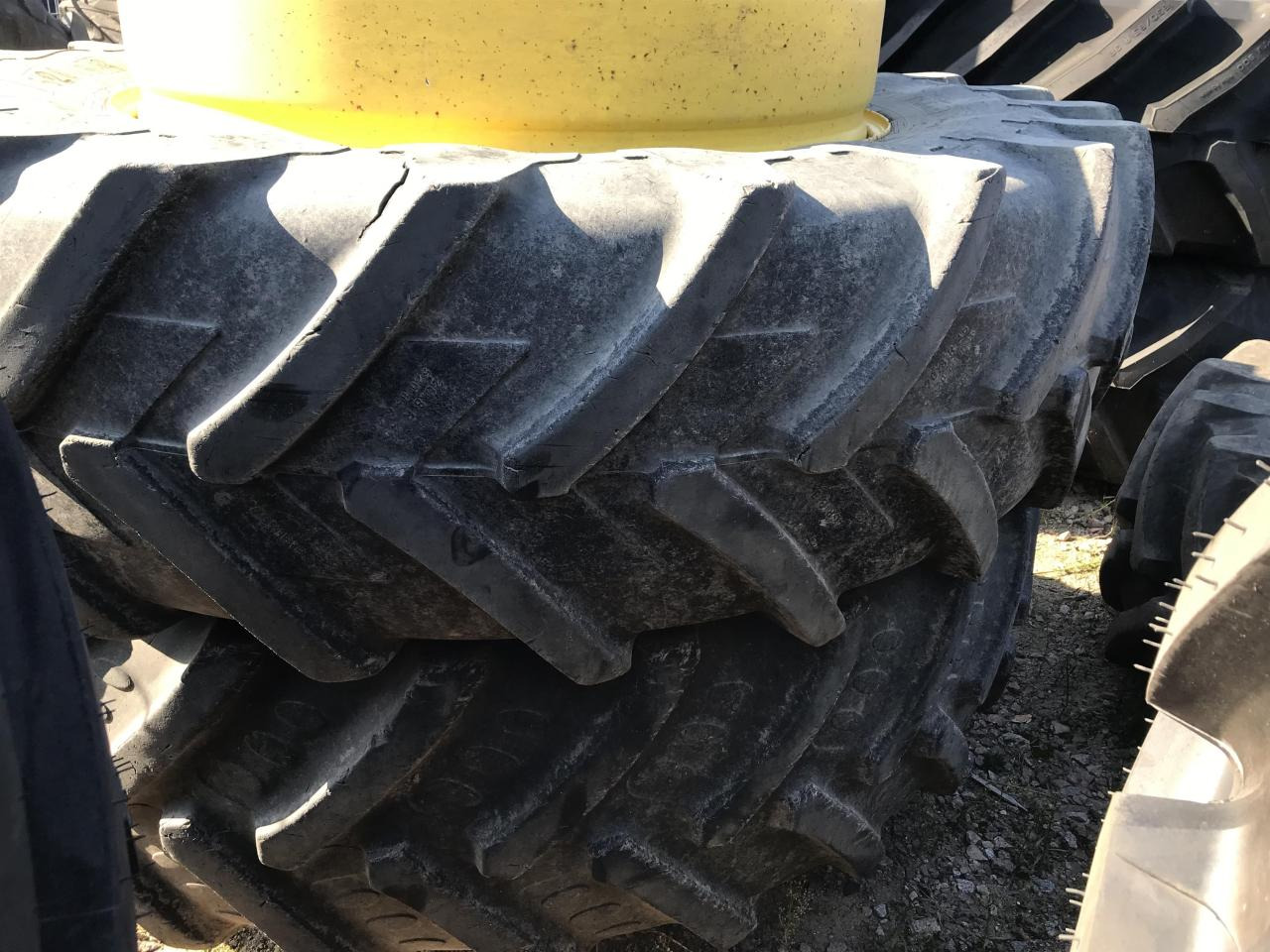 Michelin 520/85R46 - Gumiabroncs - Mezőgazdasági gépek: 1 kép. Michelin 520/85R46 - Gumiabroncs - Mezőgazdasági gépek: 1 kép.