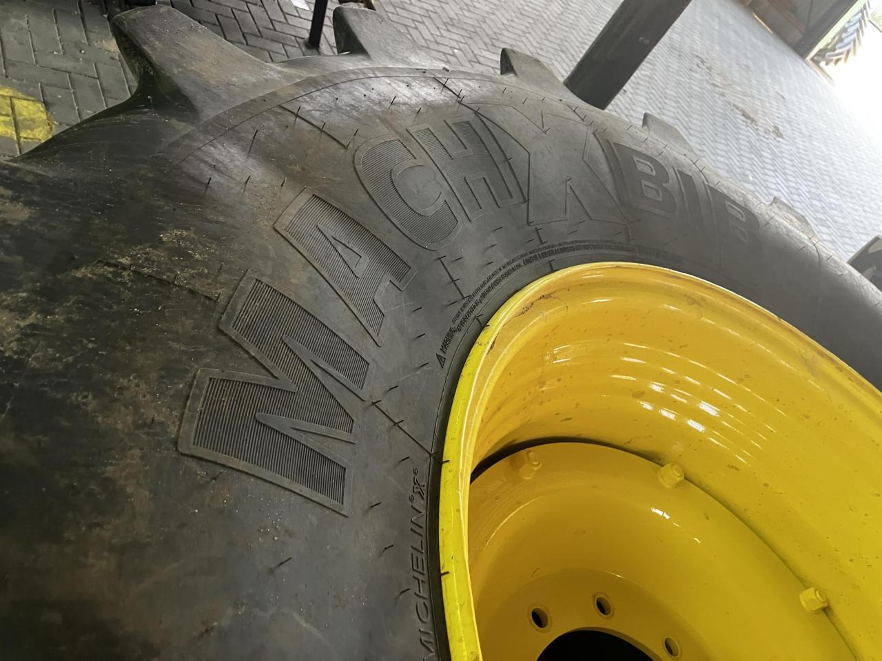 Michelin 600/70R30 - Gumiabroncs - Mezőgazdasági gépek: 3 kép. Michelin 600/70R30 - Gumiabroncs - Mezőgazdasági gépek: 3 kép.