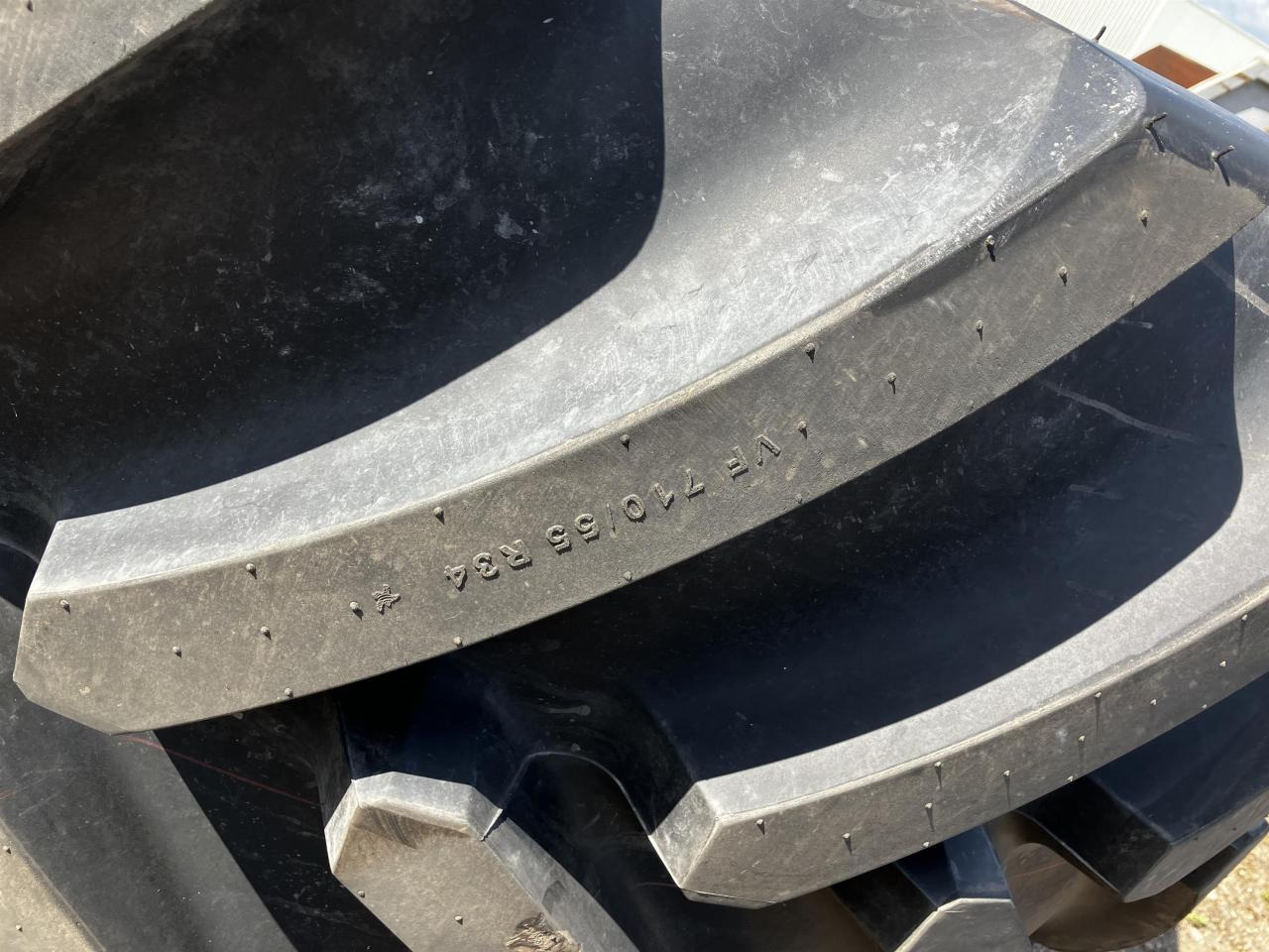 Michelin 710/55R34 VF - Gumiabroncs - Mezőgazdasági gépek: 3 kép. Michelin 710/55R34 VF - Gumiabroncs - Mezőgazdasági gépek: 3 kép.