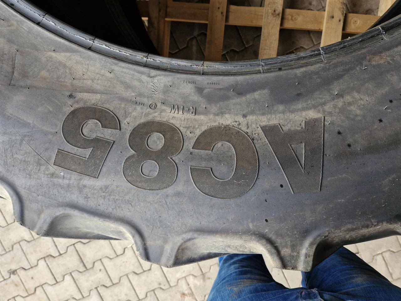 Mitas 480/95R50 - Gumiabroncs - Mezőgazdasági gépek: 4 kép. Mitas 480/95R50 - Gumiabroncs - Mezőgazdasági gépek: 4 kép.