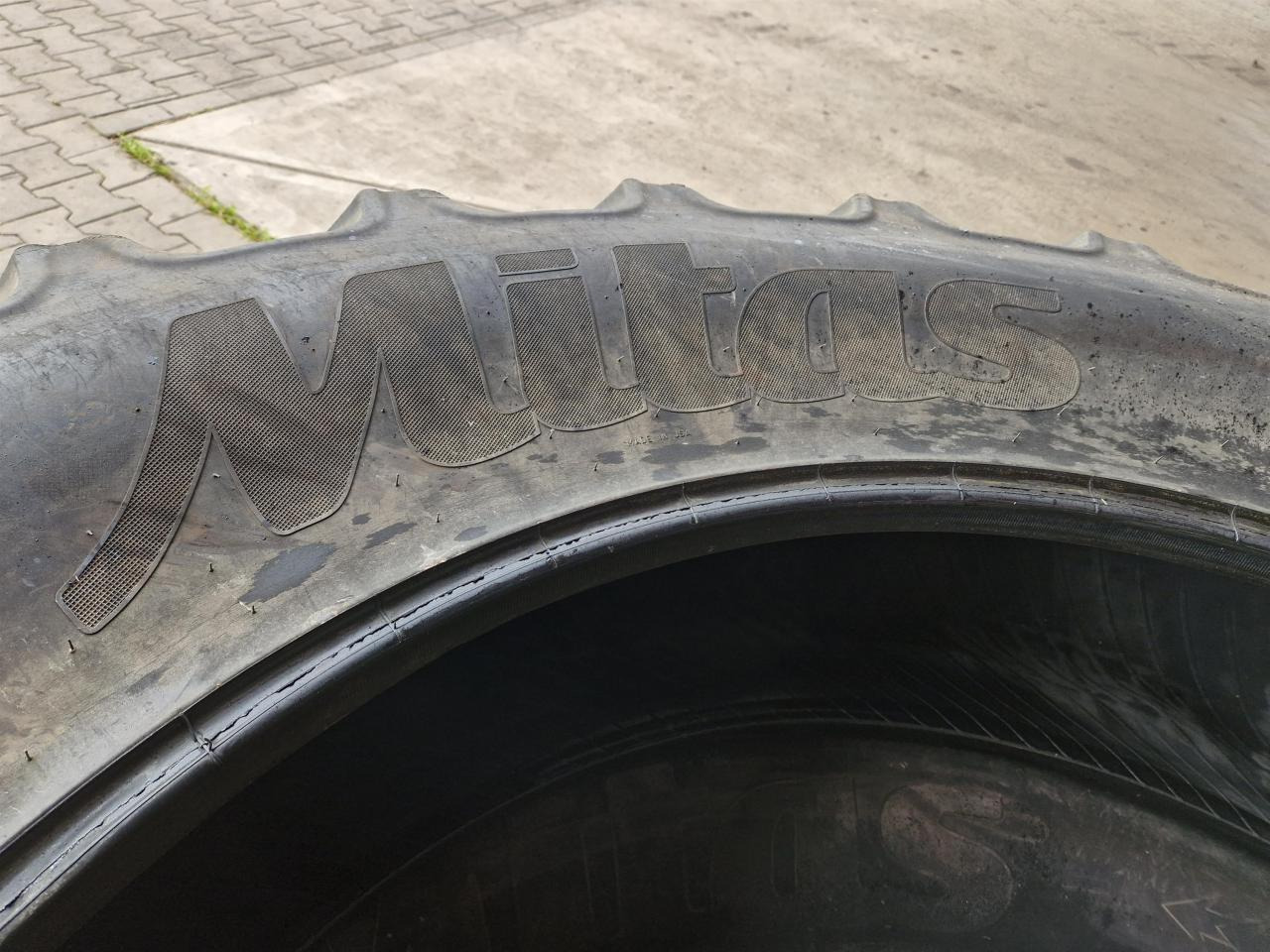 Mitas 480/95R50 - Gumiabroncs - Mezőgazdasági gépek: 3 kép. Mitas 480/95R50 - Gumiabroncs - Mezőgazdasági gépek: 3 kép.