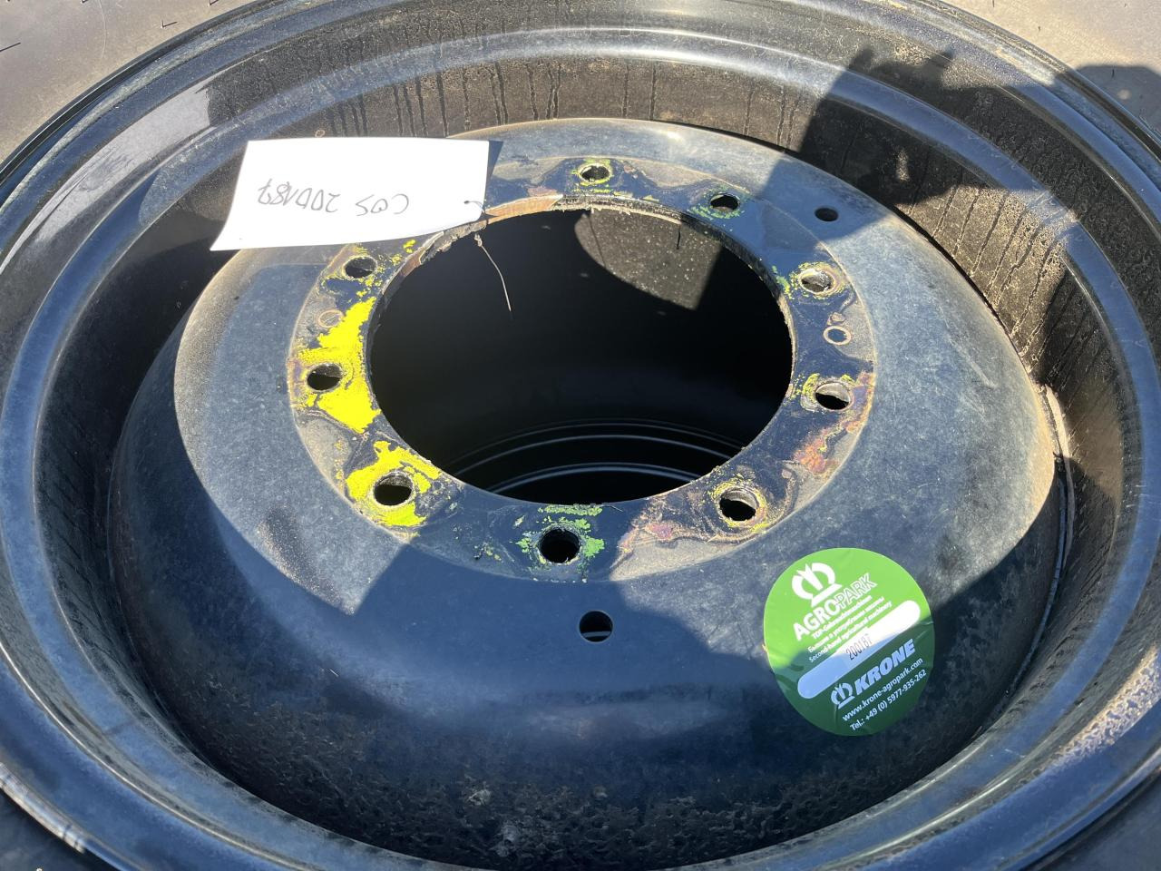 Mitas 600/70R28 - Gumiabroncs - Mezőgazdasági gépek: 4 kép. Mitas 600/70R28 - Gumiabroncs - Mezőgazdasági gépek: 4 kép.