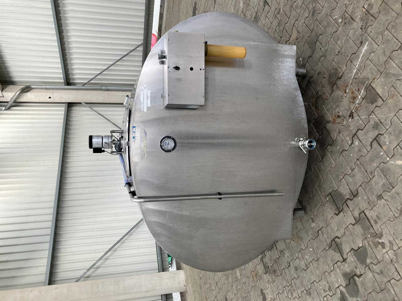 Müller O-700, ca. 3.000 Ltr. - Fejőberendezés: 4 kép. Müller O-700, ca. 3.000 Ltr. - Fejőberendezés: 4 kép.