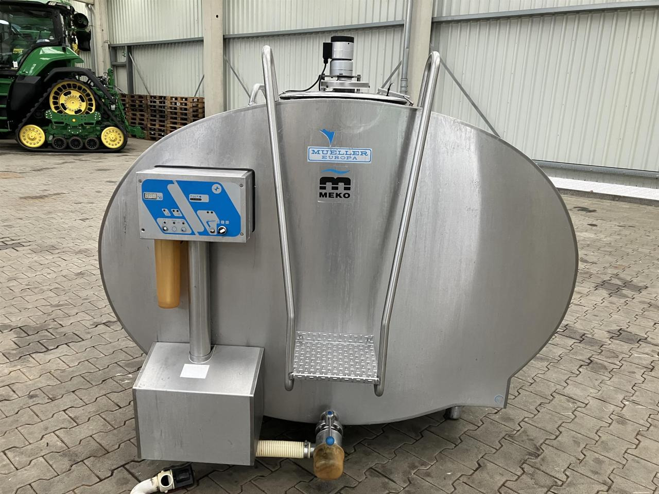 Müller O-800, ca. 3.330 Ltr. - Fejőberendezés: 1 kép. Müller O-800, ca. 3.330 Ltr. - Fejőberendezés: 1 kép.