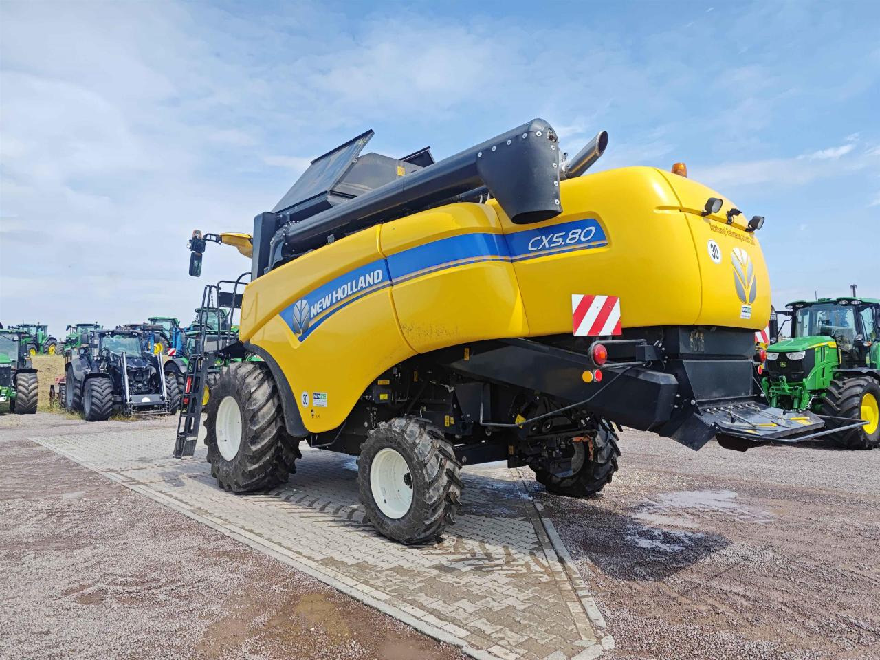 New Holland CX 5.80 - Kombájn: 4 kép. New Holland CX 5.80 - Kombájn: 4 kép.