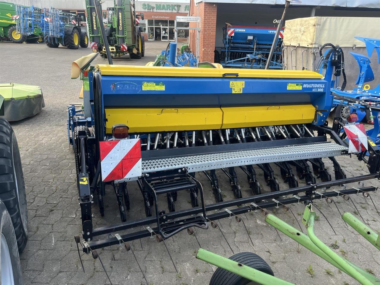 Rabe Multidrill 300 - Szemenkénti vetőgép: 2 kép. Rabe Multidrill 300 - Szemenkénti vetőgép: 2 kép.