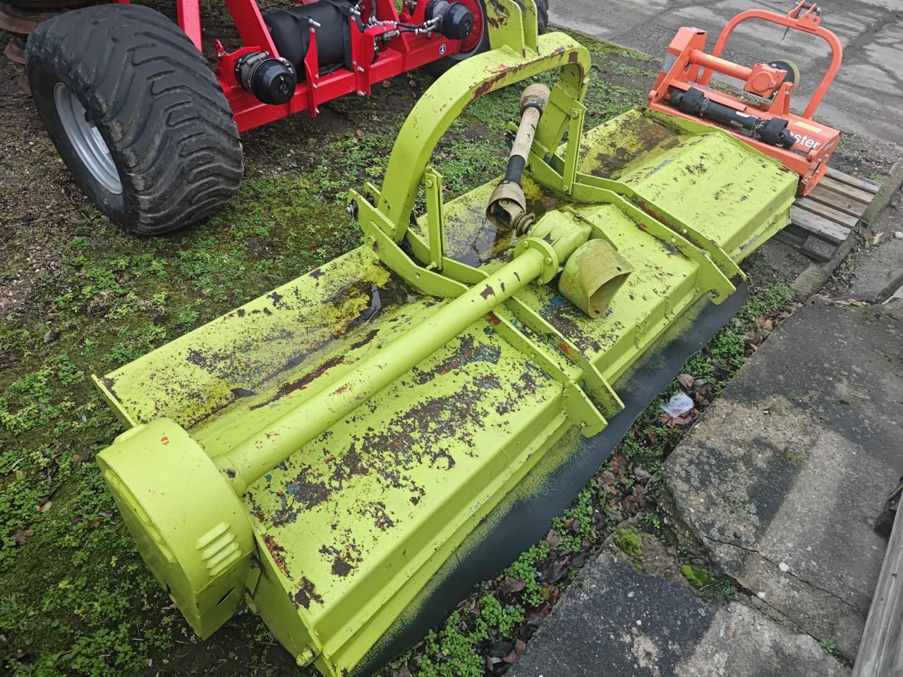 SEPPI M. Front und Heckmulcher 2700mm - Szárzúzó: 1 kép. SEPPI M. Front und Heckmulcher 2700mm - Szárzúzó: 1 kép.