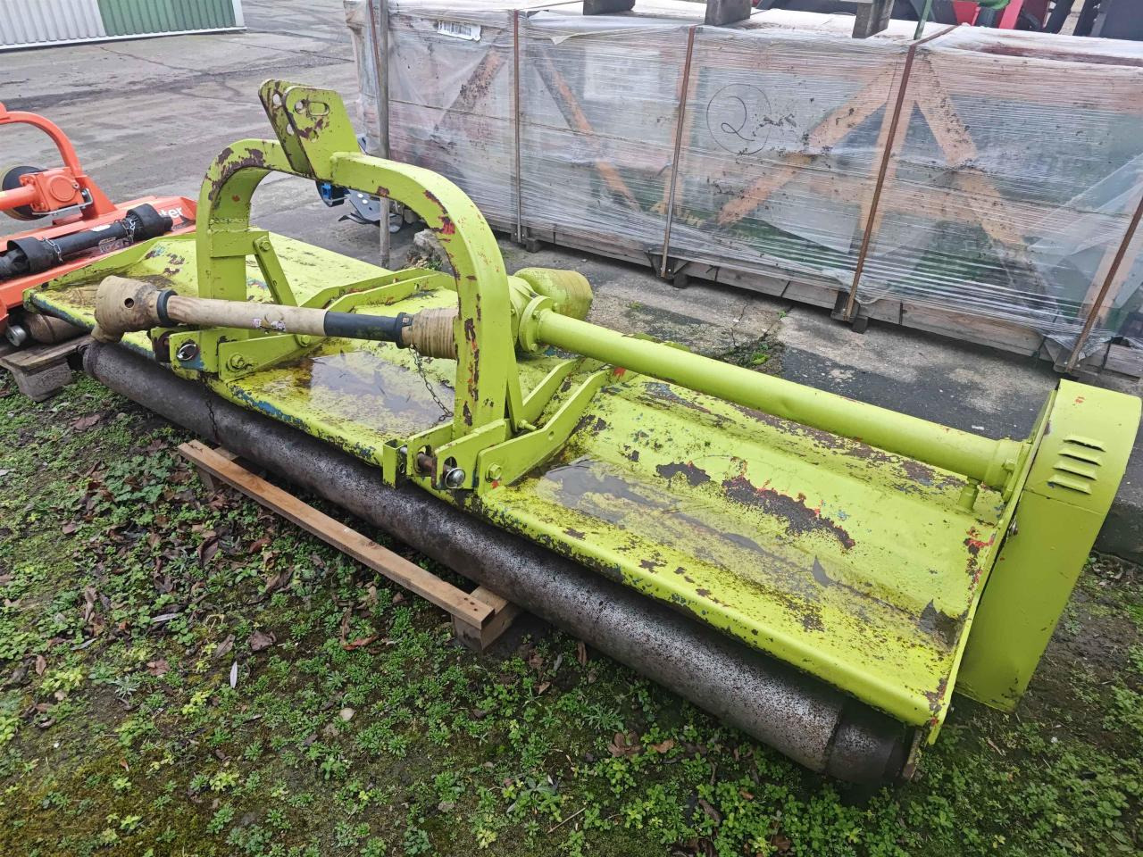 SEPPI M. Front und Heckmulcher 2700mm - Szárzúzó: 2 kép. SEPPI M. Front und Heckmulcher 2700mm - Szárzúzó: 2 kép.