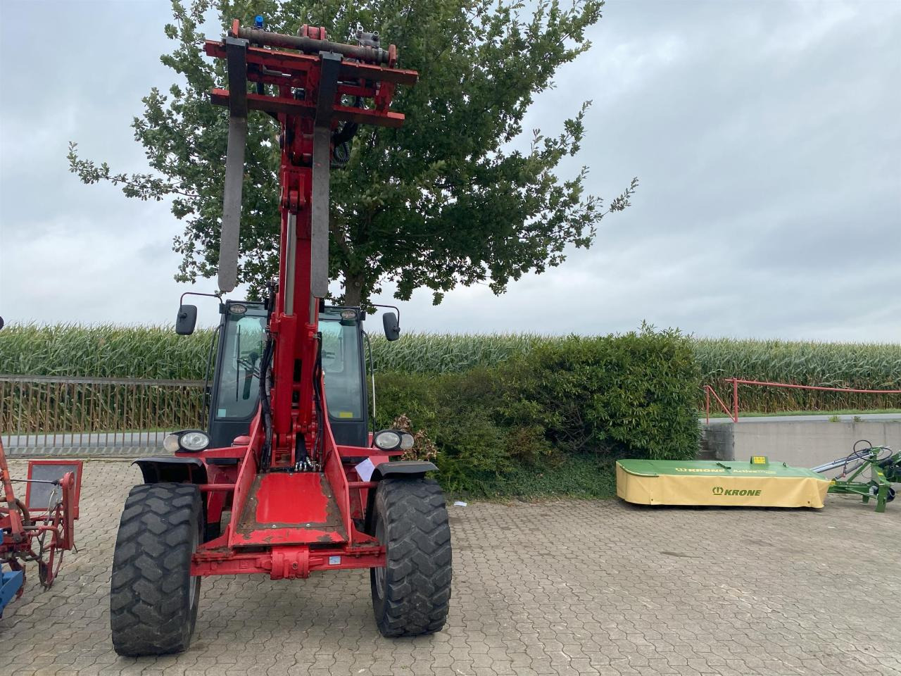 Schäffer 9310T - Teleszkópos rakodó: 3 kép. Schäffer 9310T - Teleszkópos rakodó: 3 kép.