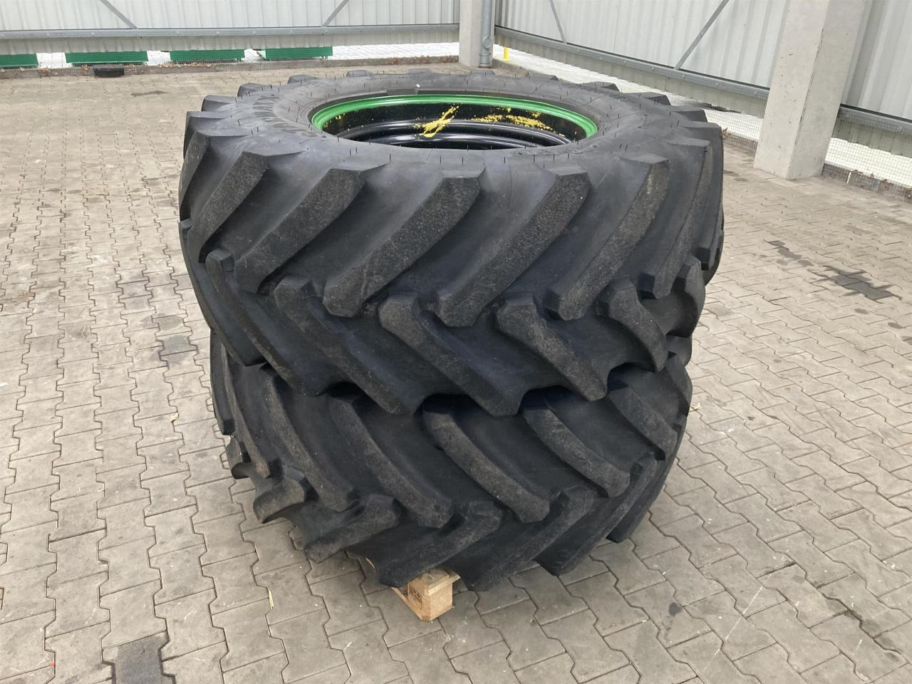 Starmaxx 600/70R30 - Gumiabroncs - Mezőgazdasági gépek: 1 kép. Starmaxx 600/70R30 - Gumiabroncs - Mezőgazdasági gépek: 1 kép.