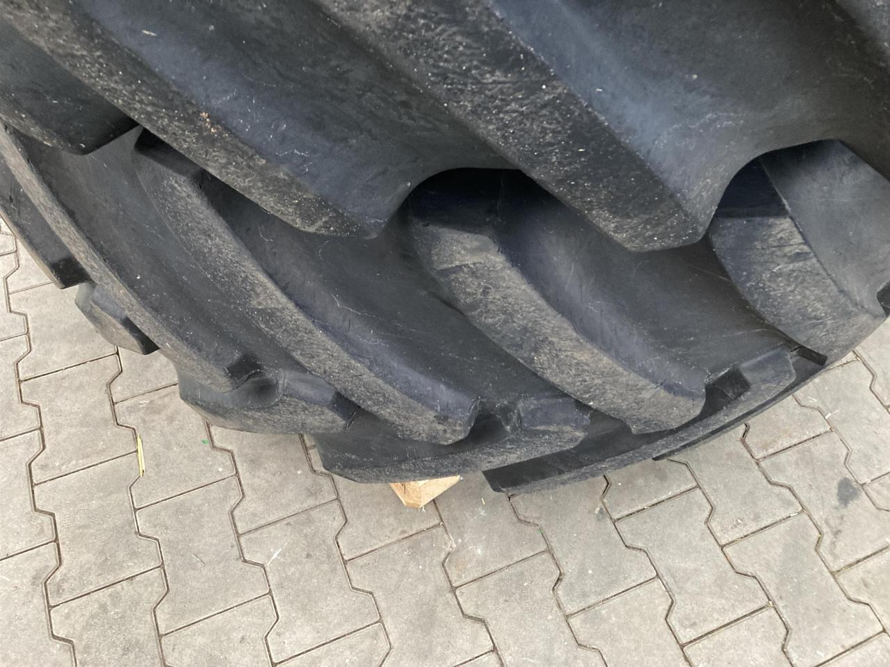 Starmaxx 600/70R30 - Gumiabroncs - Mezőgazdasági gépek: 2 kép. Starmaxx 600/70R30 - Gumiabroncs - Mezőgazdasági gépek: 2 kép.