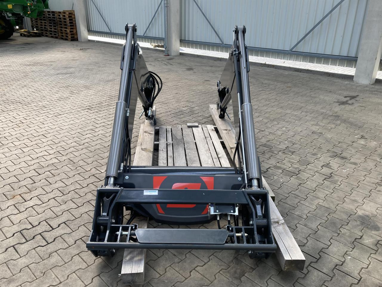 Stoll FZ 46-26.1 - Homlokrakodó traktorhoz: 3 kép. Stoll FZ 46-26.1 - Homlokrakodó traktorhoz: 3 kép.
