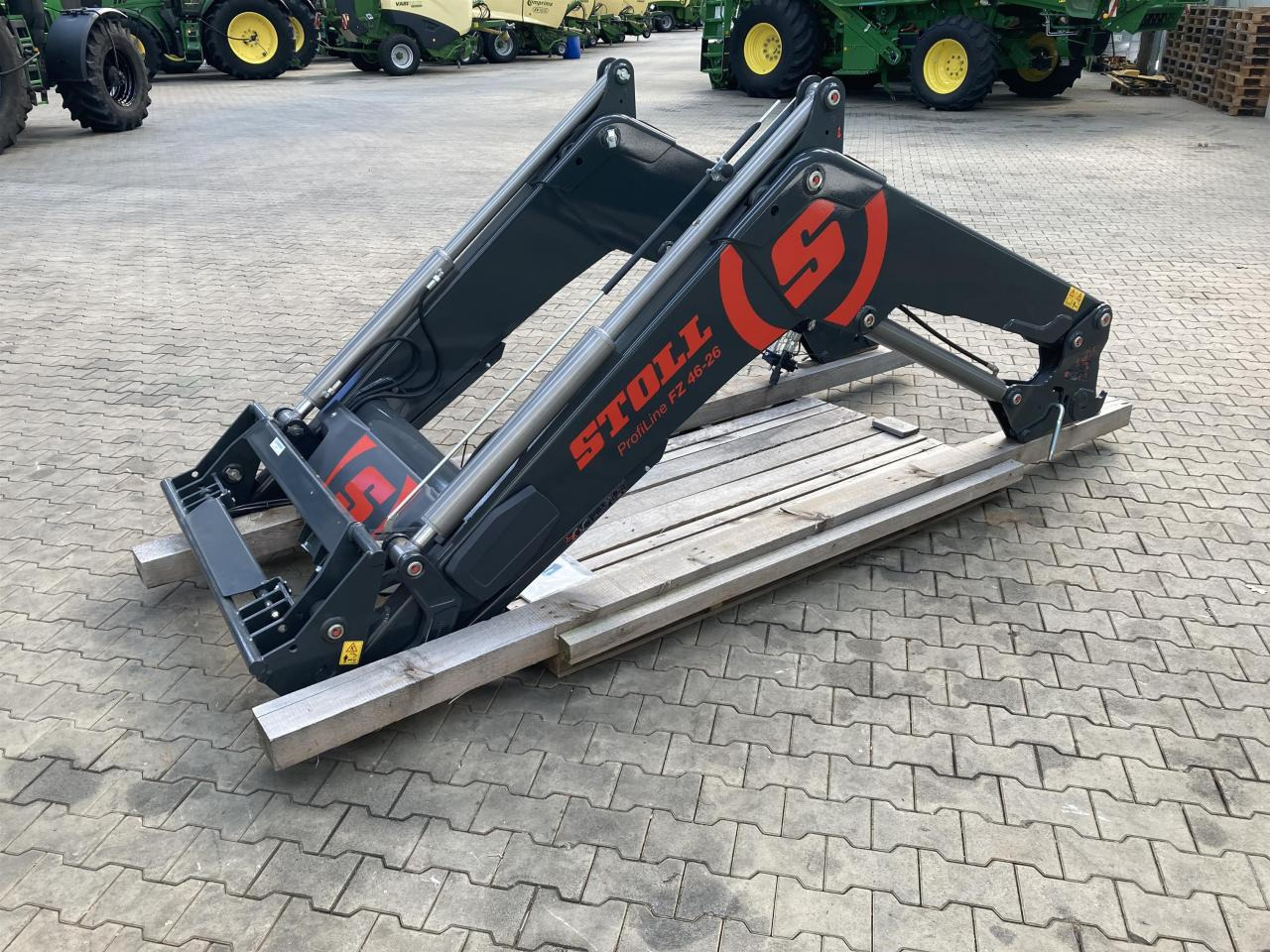 Stoll FZ 46-26.1 - Homlokrakodó traktorhoz: 2 kép. Stoll FZ 46-26.1 - Homlokrakodó traktorhoz: 2 kép.