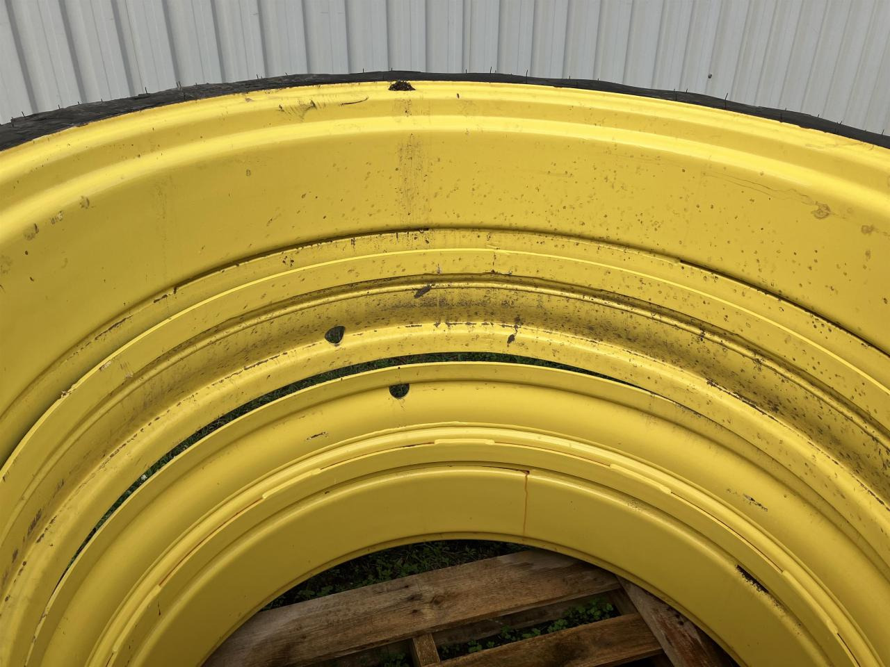 Taurus 270/95R44 - Gumiabroncs - Mezőgazdasági gépek: 2 kép. Taurus 270/95R44 - Gumiabroncs - Mezőgazdasági gépek: 2 kép.