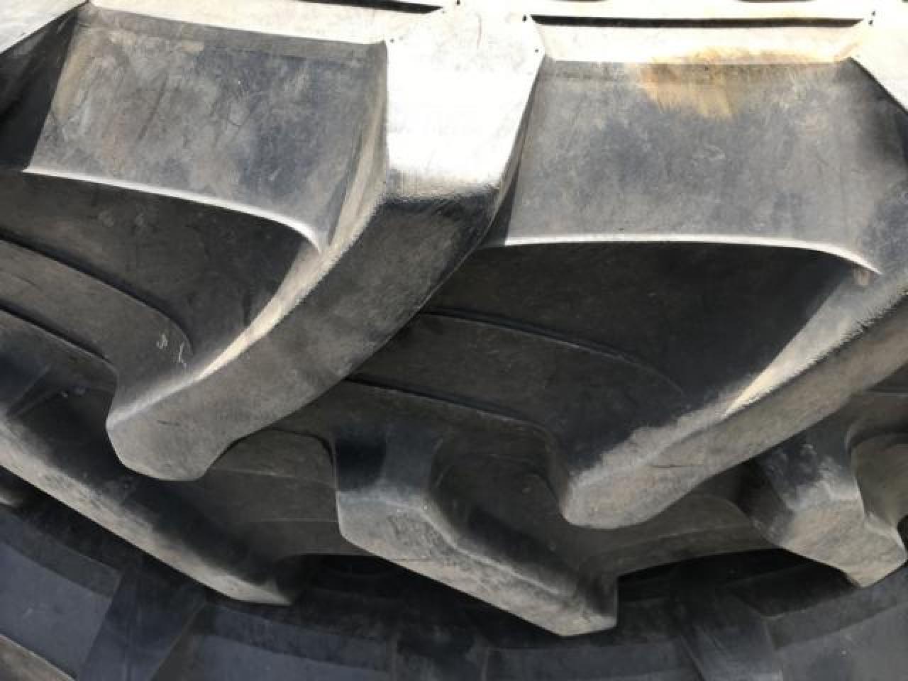 Trelleborg 380/80R38 - Gumiabroncs - Mezőgazdasági gépek: 2 kép. Trelleborg 380/80R38 - Gumiabroncs - Mezőgazdasági gépek: 2 kép.