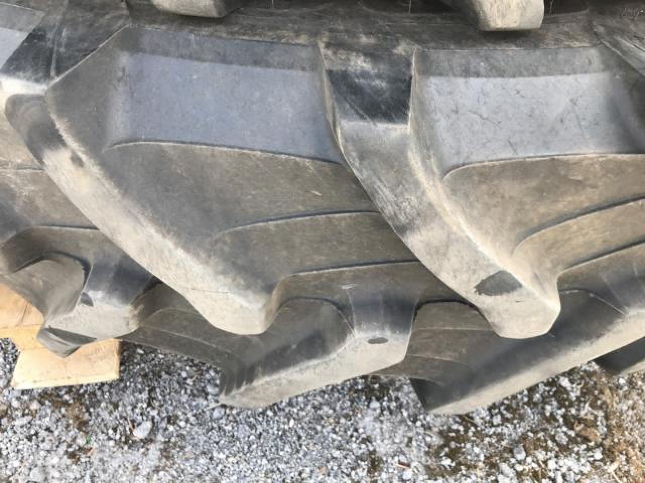 Trelleborg 380/80R38 - Gumiabroncs - Mezőgazdasági gépek: 3 kép. Trelleborg 380/80R38 - Gumiabroncs - Mezőgazdasági gépek: 3 kép.