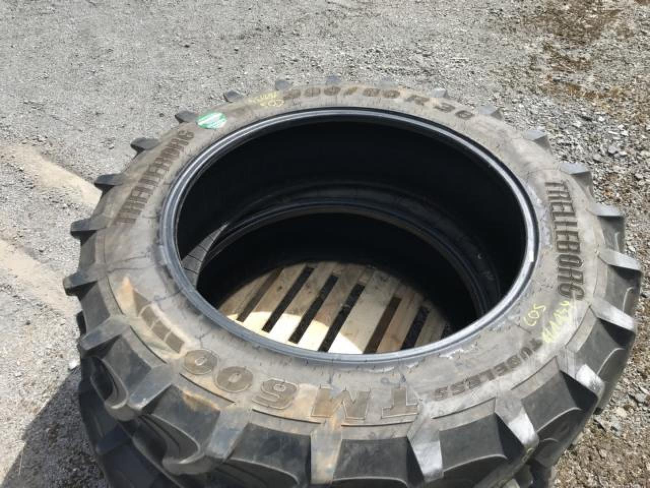 Trelleborg 380/80R38 - Gumiabroncs - Mezőgazdasági gépek: 4 kép. Trelleborg 380/80R38 - Gumiabroncs - Mezőgazdasági gépek: 4 kép.