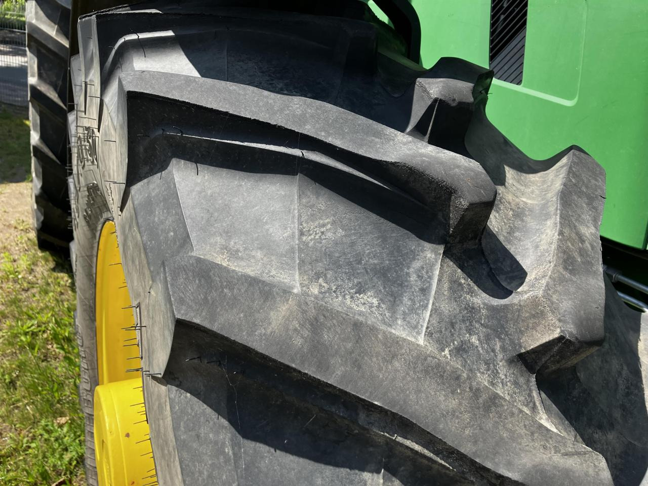 Trelleborg 480/70R30 - Gumiabroncs - Mezőgazdasági gépek: 3 kép. Trelleborg 480/70R30 - Gumiabroncs - Mezőgazdasági gépek: 3 kép.