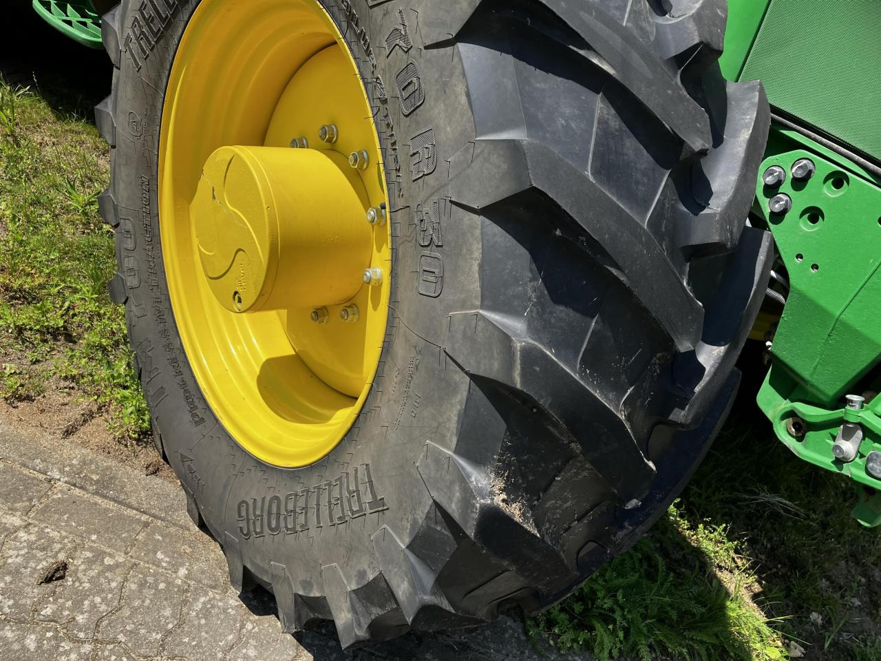 Trelleborg 480/70R30 - Gumiabroncs - Mezőgazdasági gépek: 2 kép. Trelleborg 480/70R30 - Gumiabroncs - Mezőgazdasági gépek: 2 kép.