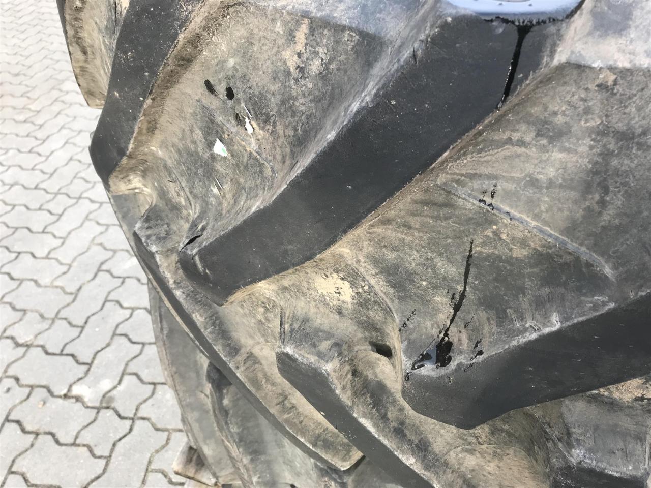 Trelleborg 540/65R30 - Gumiabroncs - Mezőgazdasági gépek: 3 kép. Trelleborg 540/65R30 - Gumiabroncs - Mezőgazdasági gépek: 3 kép.