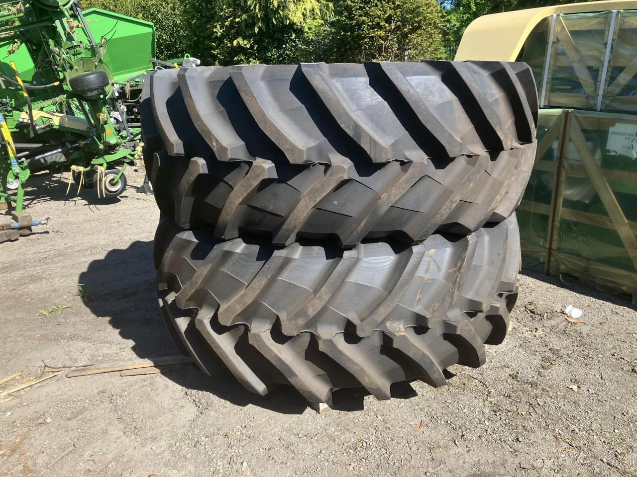 Trelleborg 600/70R28 - Gumiabroncs - Mezőgazdasági gépek: 3 kép. Trelleborg 600/70R28 - Gumiabroncs - Mezőgazdasági gépek: 3 kép.