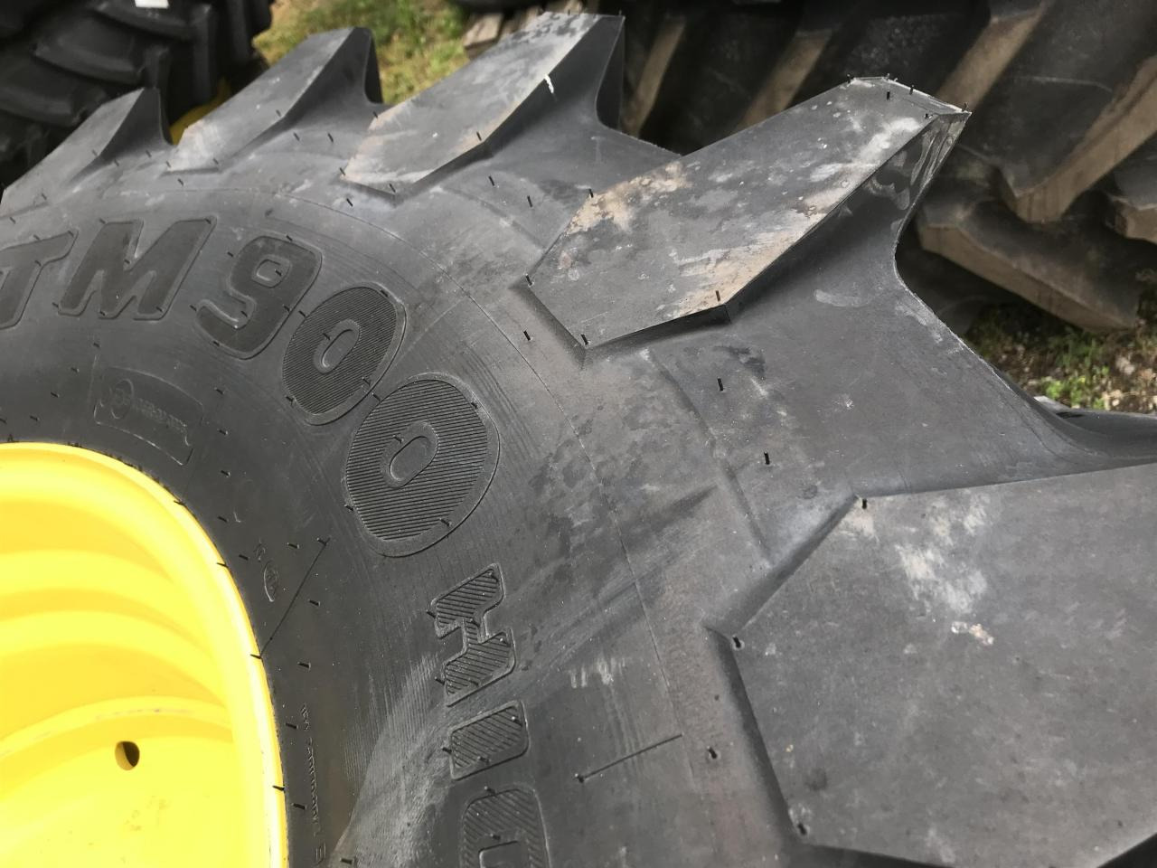 Trelleborg 600/70R30 - Gumiabroncs - Mezőgazdasági gépek: 3 kép. Trelleborg 600/70R30 - Gumiabroncs - Mezőgazdasági gépek: 3 kép.