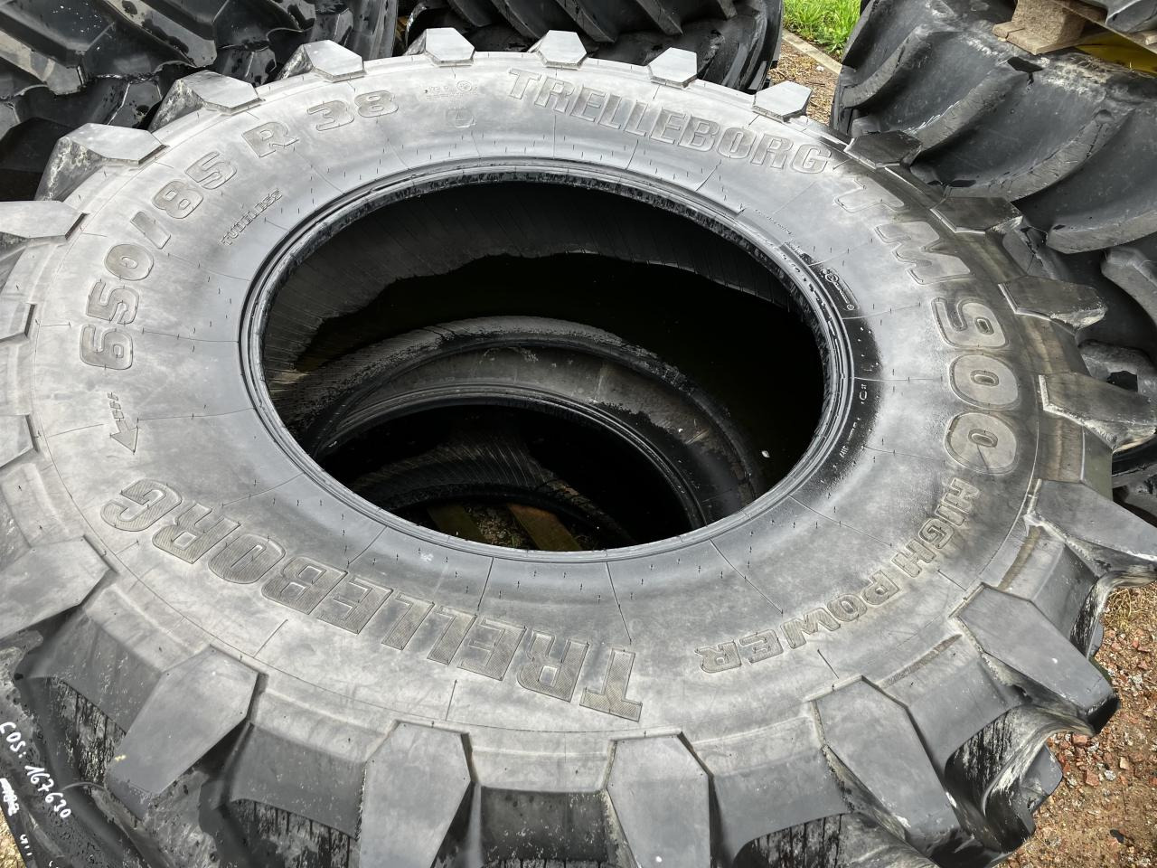Trelleborg 650/85R38 - Gumiabroncs - Mezőgazdasági gépek: 4 kép. Trelleborg 650/85R38 - Gumiabroncs - Mezőgazdasági gépek: 4 kép.