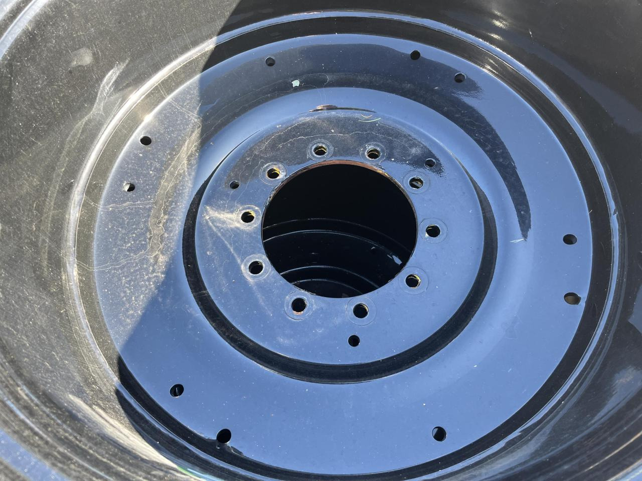 Trelleborg 650/85R38 - Gumiabroncs - Mezőgazdasági gépek: 4 kép. Trelleborg 650/85R38 - Gumiabroncs - Mezőgazdasági gépek: 4 kép.