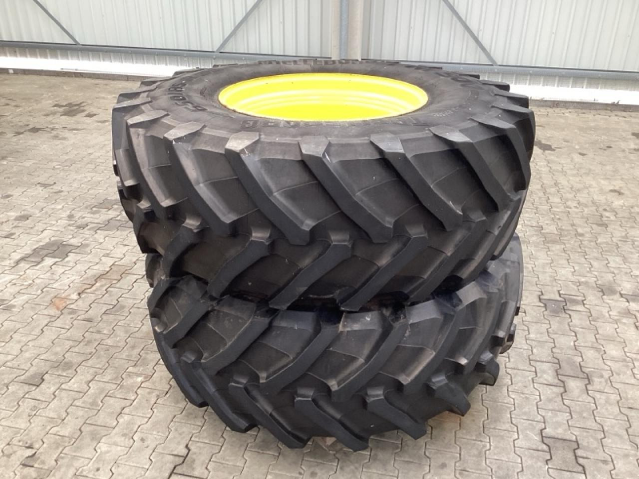 Trelleborg 650/85R38 - Gumiabroncs - Mezőgazdasági gépek: 1 kép. Trelleborg 650/85R38 - Gumiabroncs - Mezőgazdasági gépek: 1 kép.