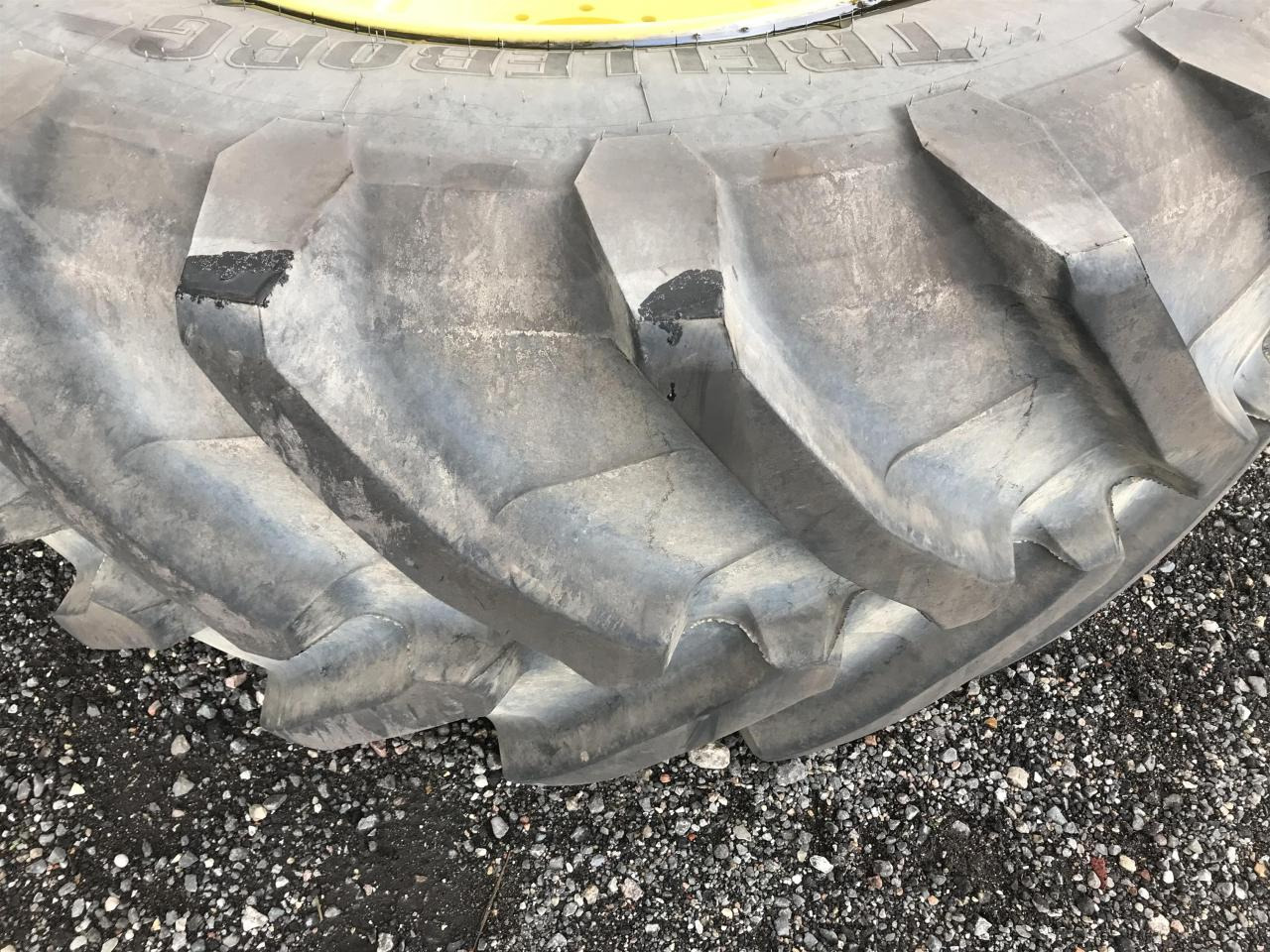 Trelleborg 710/70R42 - Gumiabroncs - Mezőgazdasági gépek: 4 kép. Trelleborg 710/70R42 - Gumiabroncs - Mezőgazdasági gépek: 4 kép.