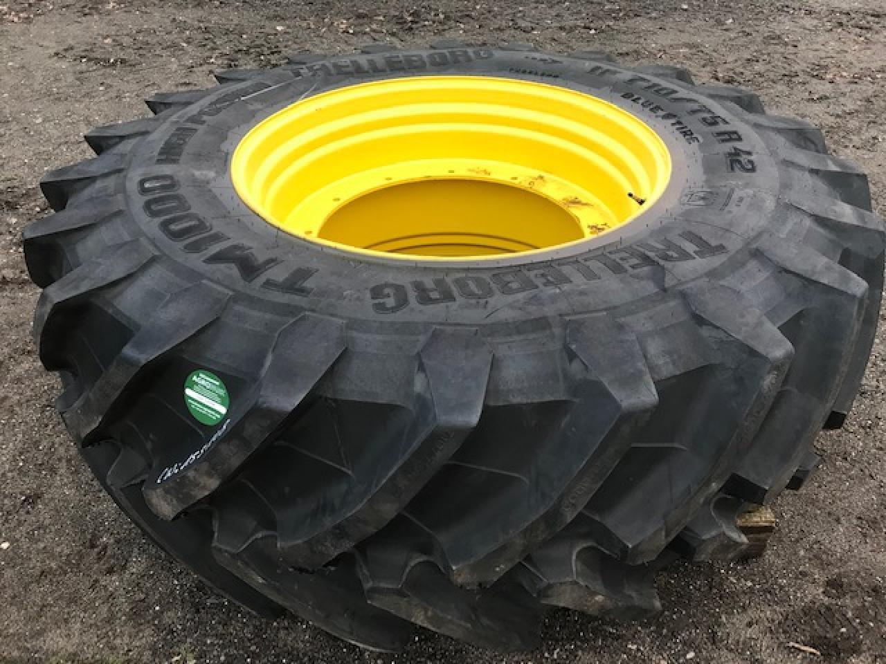 Trelleborg 710/75R42 IF - Gumiabroncs - Mezőgazdasági gépek: 1 kép. Trelleborg 710/75R42 IF - Gumiabroncs - Mezőgazdasági gépek: 1 kép.
