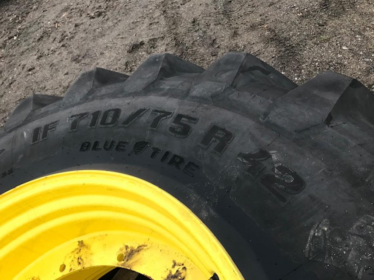 Trelleborg 710/75R42 IF - Gumiabroncs - Mezőgazdasági gépek: 5 kép. Trelleborg 710/75R42 IF - Gumiabroncs - Mezőgazdasági gépek: 5 kép.