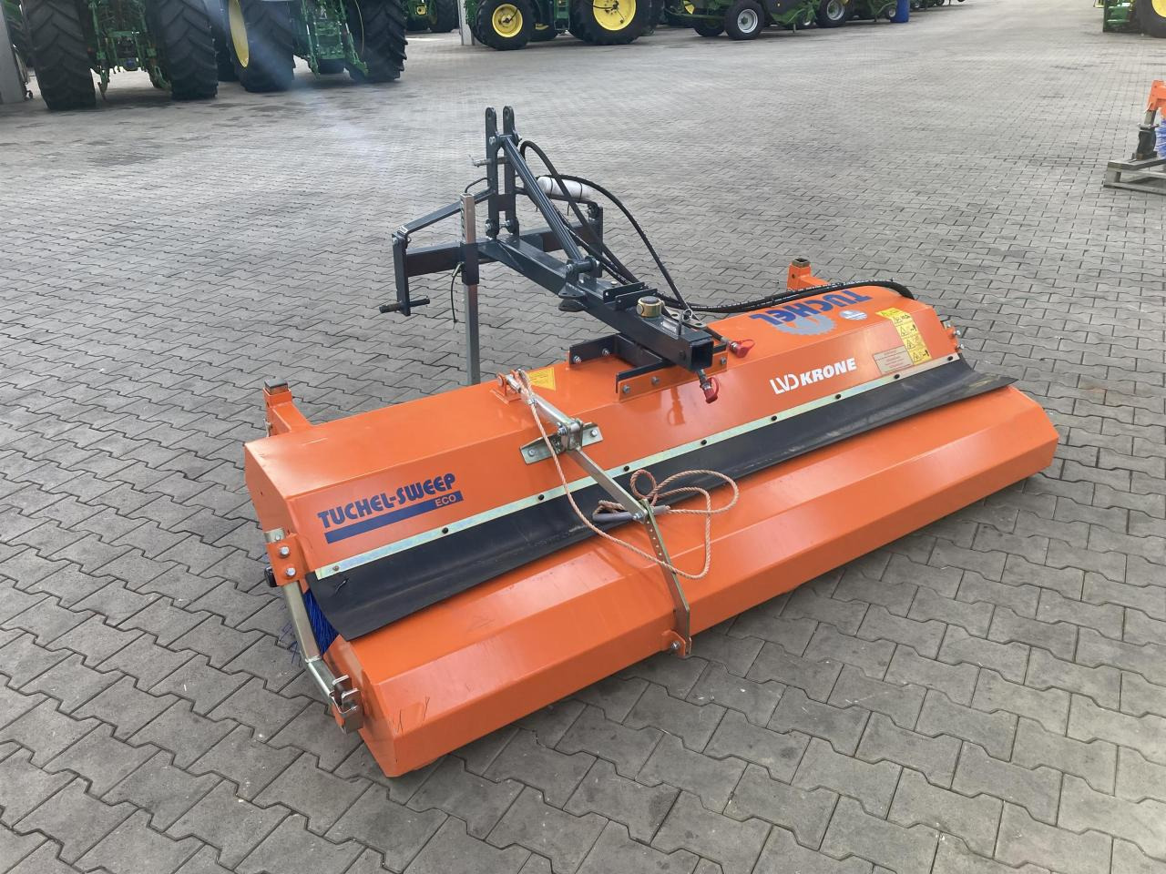 Tuchel Eco 230 - Ferde seprő: 4 kép. Tuchel Eco 230 - Ferde seprő: 4 kép.