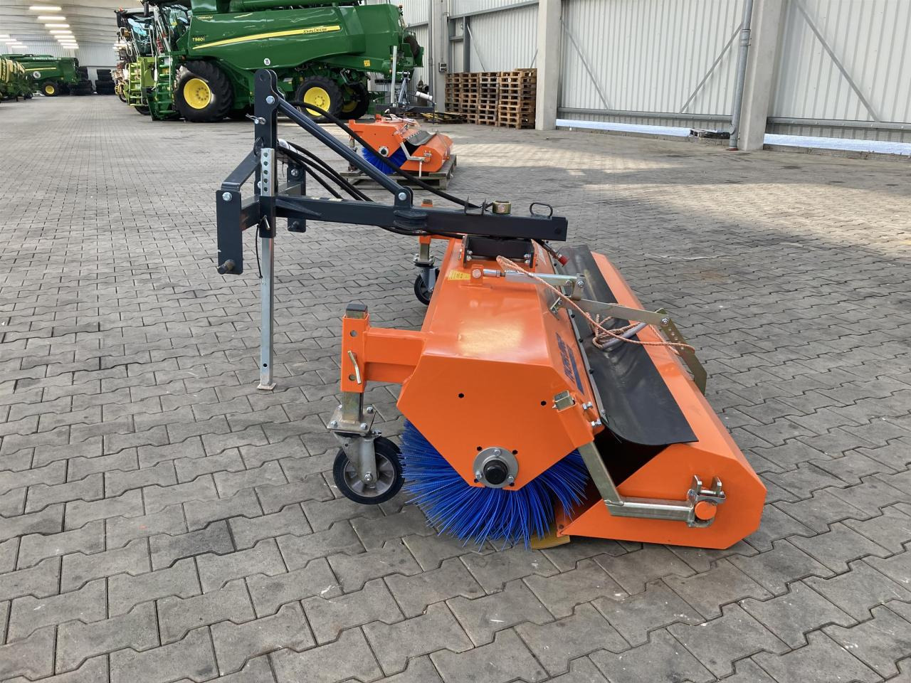 Tuchel Eco 230 - Ferde seprő: 3 kép. Tuchel Eco 230 - Ferde seprő: 3 kép.