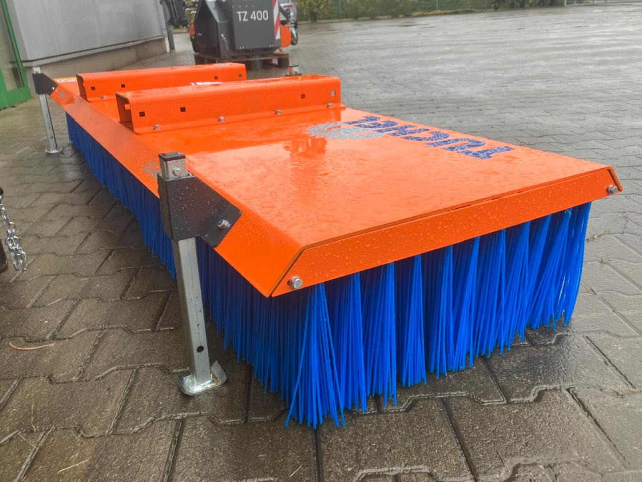 Tuchel Solo 250 - Ferde seprő: 4 kép. Tuchel Solo 250 - Ferde seprő: 4 kép.