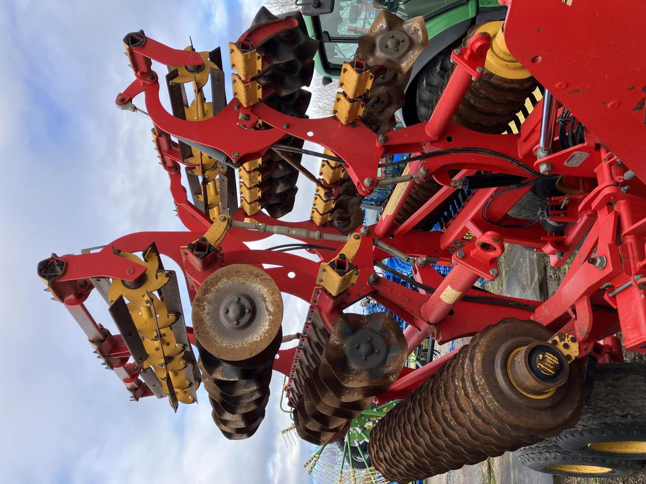 Väderstad Carrier CR 650 - Tárcsás borona: 2 kép. Väderstad Carrier CR 650 - Tárcsás borona: 2 kép.