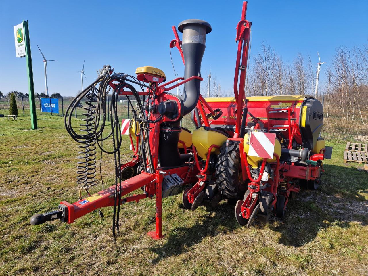 Väderstad Tempo TPF 8 - Precíziós vetőgép: 1 kép. Väderstad Tempo TPF 8 - Precíziós vetőgép: 1 kép.