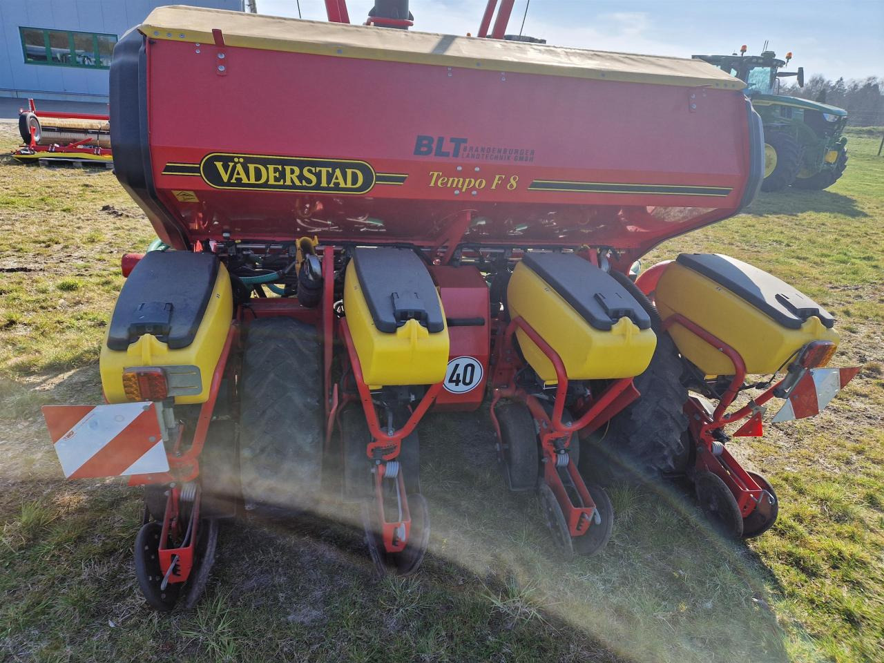 Väderstad Tempo TPF 8 - Precíziós vetőgép: 5 kép. Väderstad Tempo TPF 8 - Precíziós vetőgép: 5 kép.