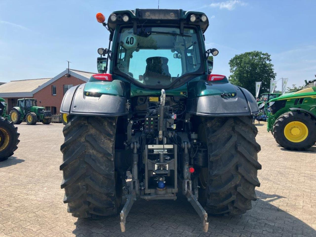 Valtra T154 Active - Traktor: 5 kép. Valtra T154 Active - Traktor: 5 kép.