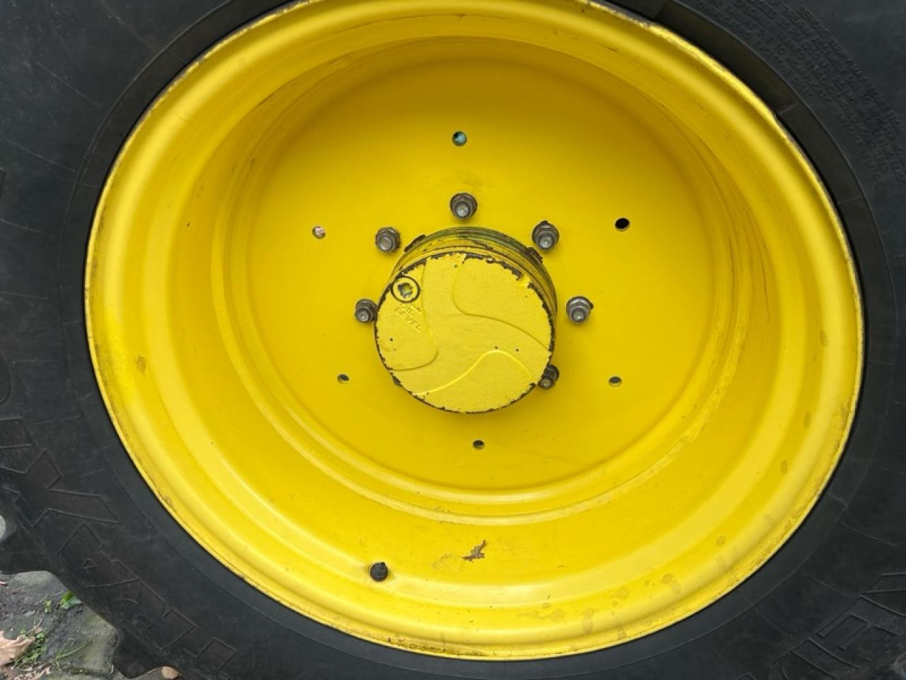 Vredestein 420/70R28 - Gumiabroncs - Mezőgazdasági gépek: 3 kép. Vredestein 420/70R28 - Gumiabroncs - Mezőgazdasági gépek: 3 kép.