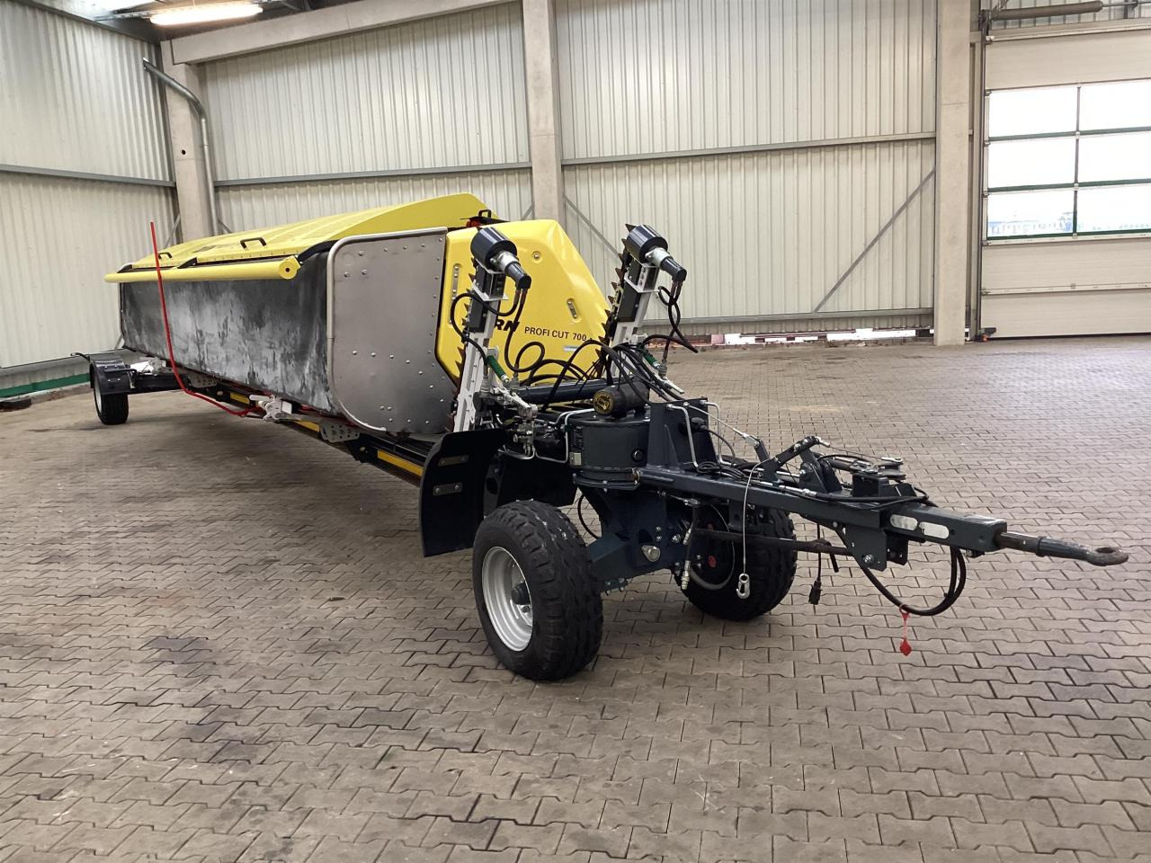 Zürn Profi Cut 700 - Takarmánybetakarító gép: 1 kép. Zürn Profi Cut 700 - Takarmánybetakarító gép: 1 kép.