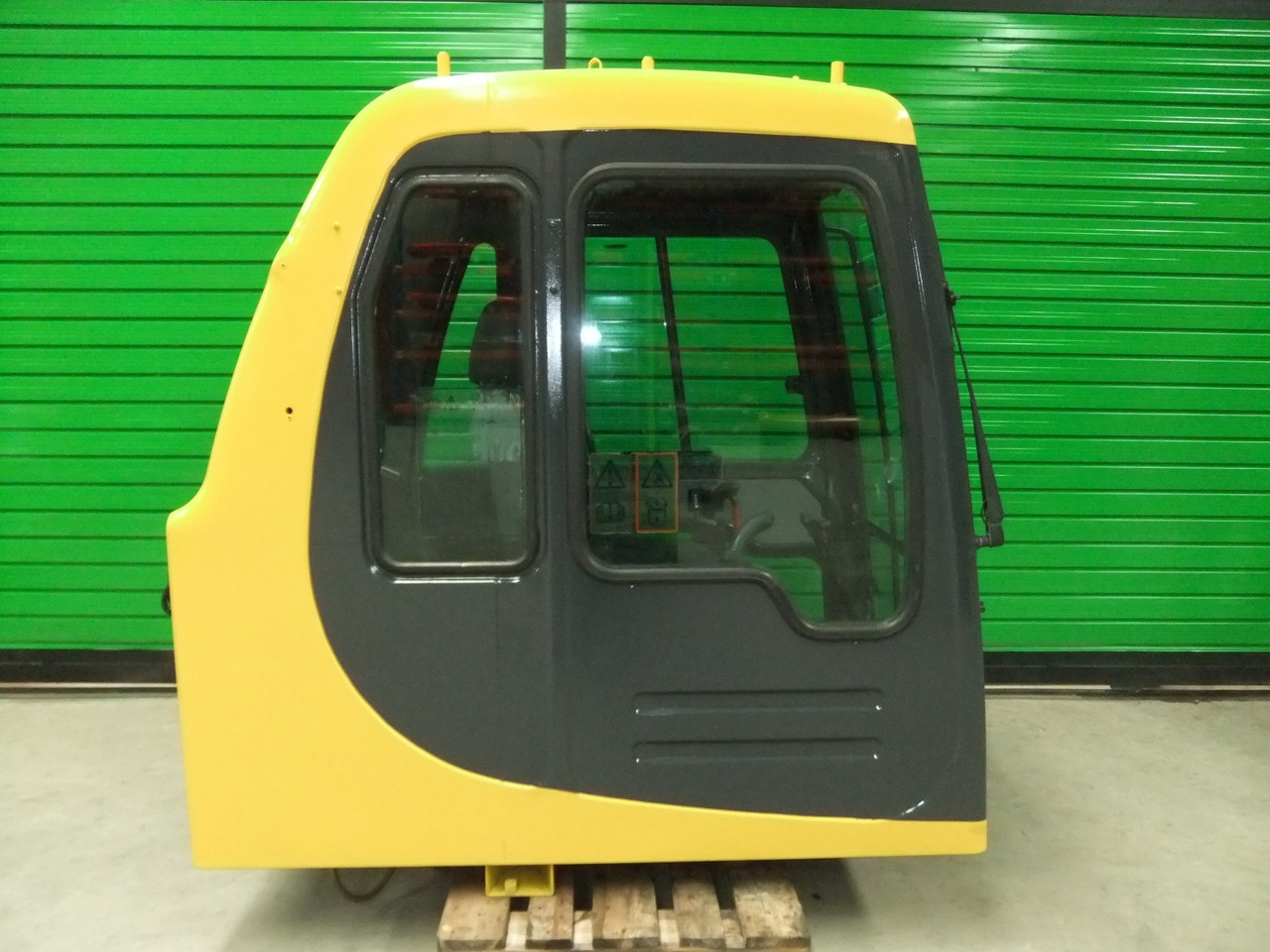 Cab EROPS KOMATSU PC340-6 - Fülke - Építőipari gépek: 1 kép. Cab EROPS KOMATSU PC340-6 - Fülke - Építőipari gépek: 1 kép.