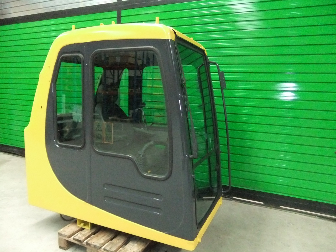 Cab EROPS KOMATSU PC340-6 - Fülke - Építőipari gépek: 2 kép. Cab EROPS KOMATSU PC340-6 - Fülke - Építőipari gépek: 2 kép.