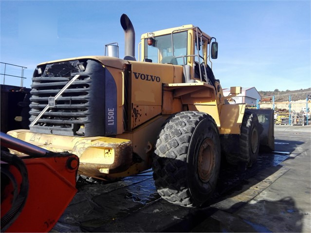 Cargadoras de ruedas VOLVO L150E (2005) - Gumikerekes homlokrakodó: 3 kép. Cargadoras de ruedas VOLVO L150E (2005) - Gumikerekes homlokrakodó: 3 kép.