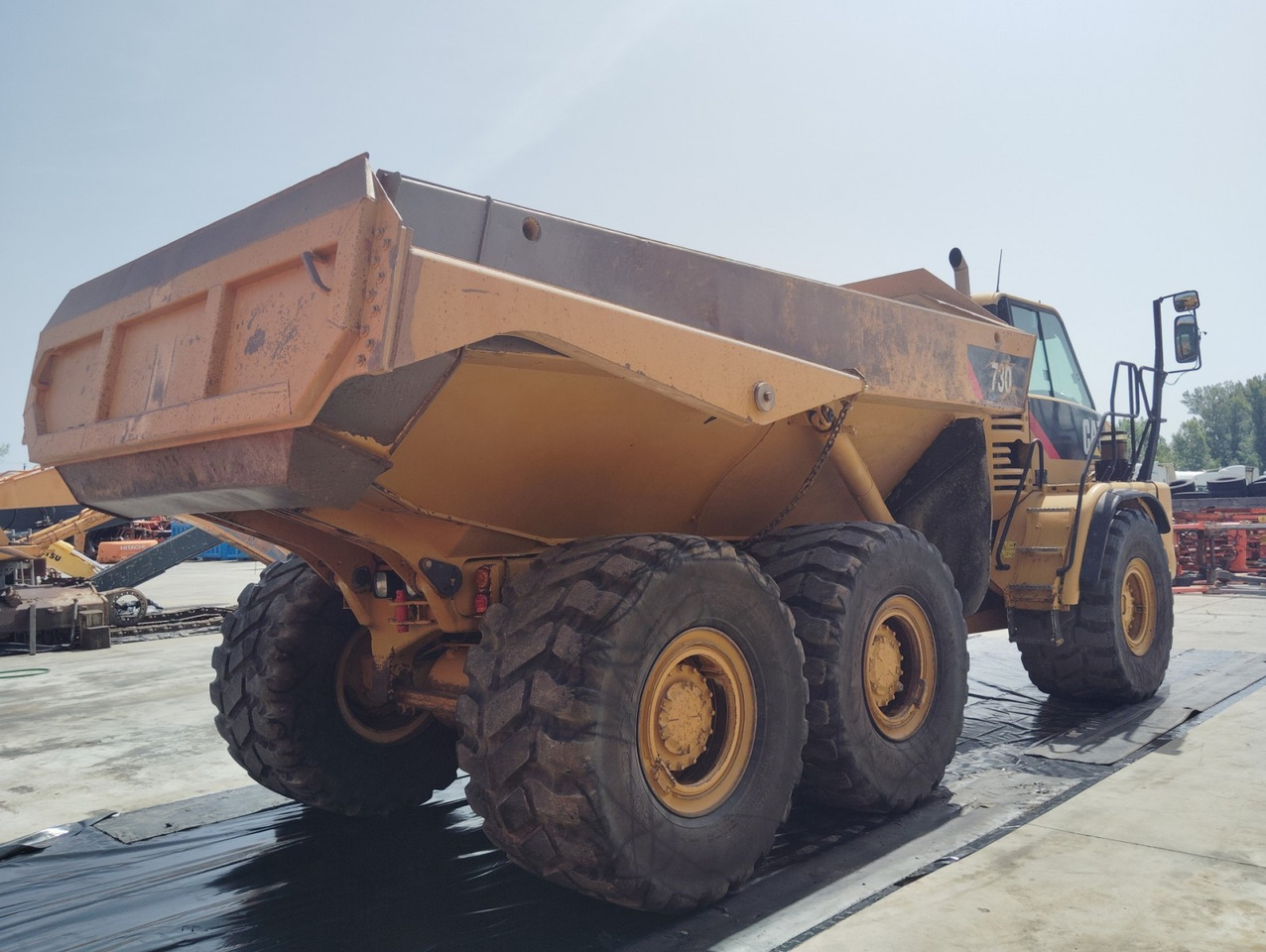 DUMPER ARTICULADO CATERPILLAR 730 - Csuklós dömper: 4 kép. DUMPER ARTICULADO CATERPILLAR 730 - Csuklós dömper: 4 kép.