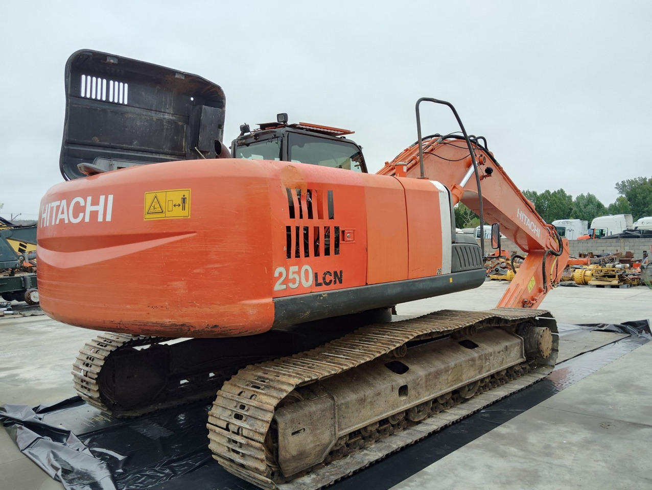 EXCAVADORA HITACHI ZX250LCN-3 - Lánctalpas kotró: 2 kép. EXCAVADORA HITACHI ZX250LCN-3 - Lánctalpas kotró: 2 kép.