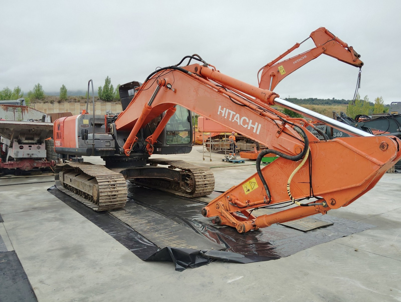 EXCAVADORA HITACHI ZX250LCN-3 - Lánctalpas kotró: 4 kép. EXCAVADORA HITACHI ZX250LCN-3 - Lánctalpas kotró: 4 kép.
