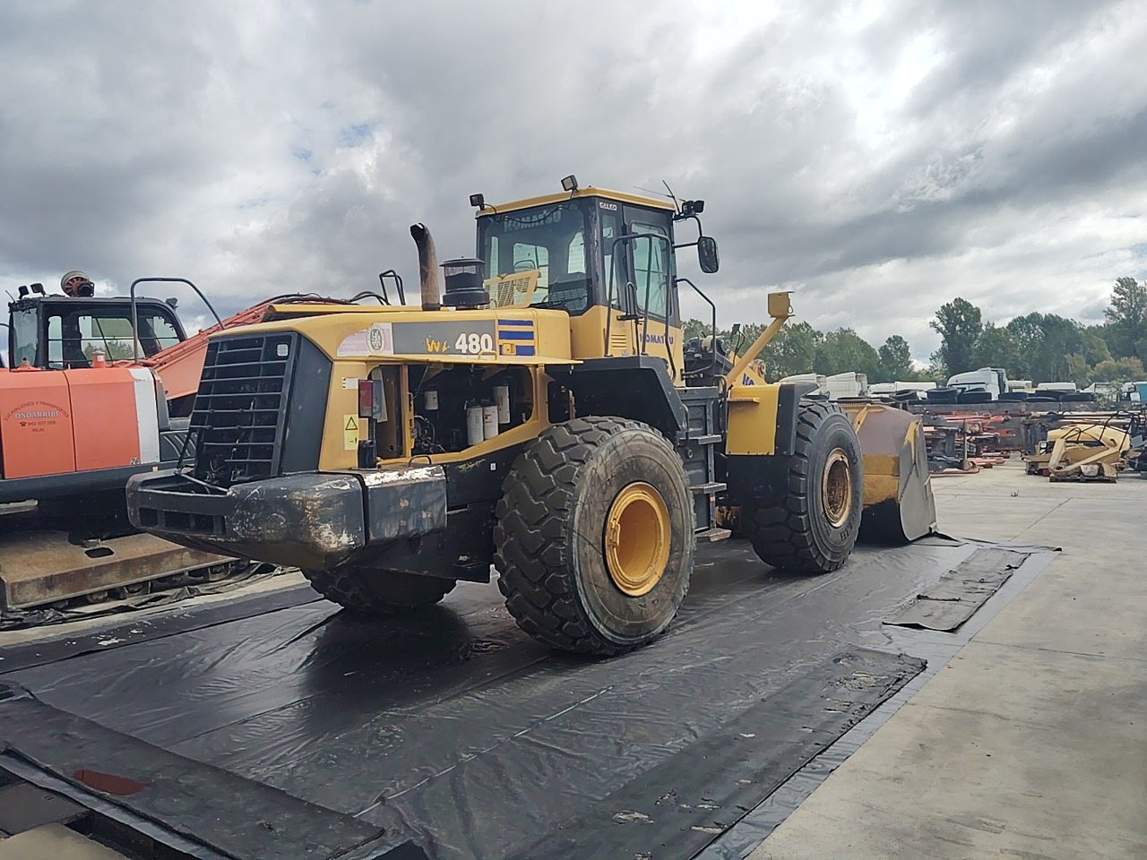 KOMATSU WA480-5H - Gumikerekes homlokrakodó: 4 kép. KOMATSU WA480-5H - Gumikerekes homlokrakodó: 4 kép.