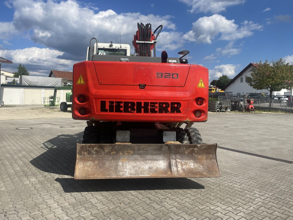 LIEBHERR A 920, Likufix, 2 x Tieflöffel - Gumikerekes kotró: 4 kép. LIEBHERR A 920, Likufix, 2 x Tieflöffel - Gumikerekes kotró: 4 kép.