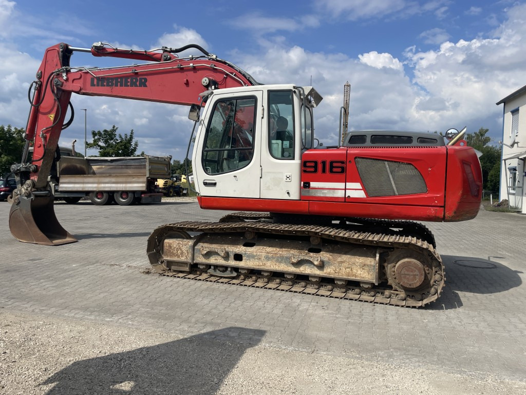 LIEBHERR R 916 LC - Lánctalpas kotró: 2 kép. LIEBHERR R 916 LC - Lánctalpas kotró: 2 kép.